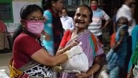 রেশন দোকান থেকে বস্তা-বস্তা চাল 'লুট' তৃণমূল কাউন্সিলরের!ব্যবস্থা নিলেন খাদ্যমন্ত্রী