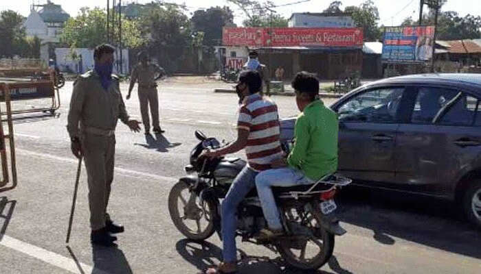 করোনা ঠেকাতে রাজ্যের ১৫ জেলা আংশিক সিল করে দিল আদিত্যনাথ সরকার