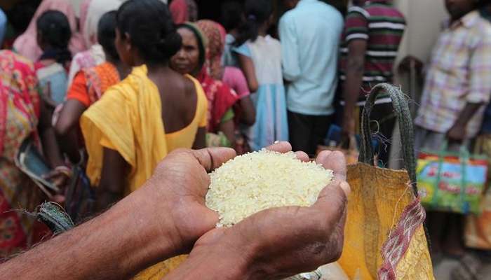 &#039;রাজনীতি করা হচ্ছে&#039;, রেশন দেওয়া বন্ধ করতে পারে রাজ্য সরকার!  