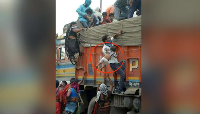 এক হাতে দুধের শিশুদের তুলে দেওয়া হচ্ছে ট্রাকে, এভাবেই বাড়ির পথে পরিযায়ী শ্রমিকরা