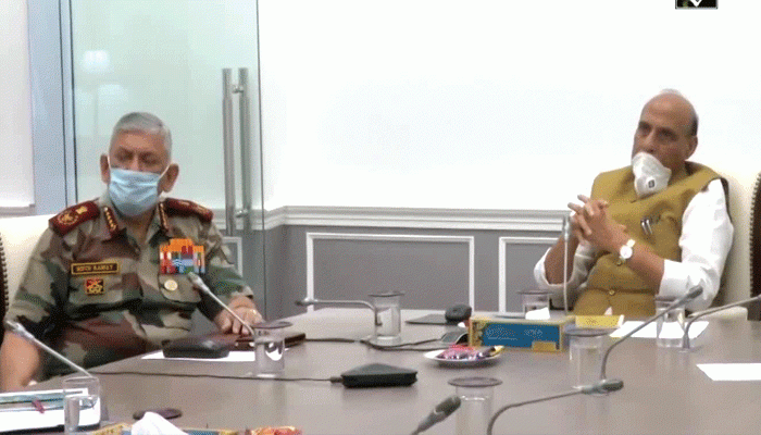 লাদাখে ৩ সেনার মৃত্যু, তিন বাহিনীর প্রধান-সিডিএসের সঙ্গে জরুরি বৈঠকে রাজনাথ
