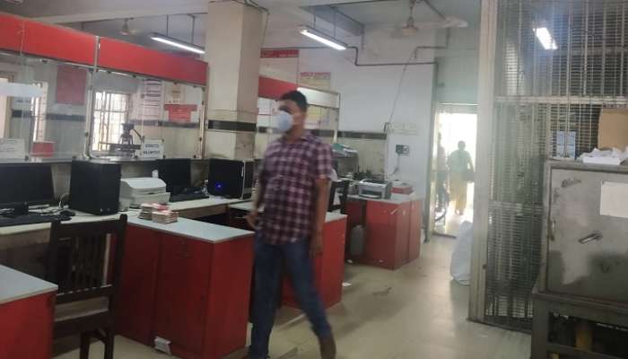 আমফানের পর একমাসেও লিঙ্ক নেই পোস্টঅফিসে, টাকার অভাবে আটকে জরুরি অস্ত্রোপচার