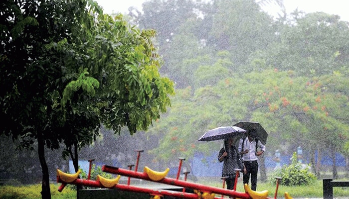 রাজ্যে ঢুকছে প্রচুর জলীয় বাষ্প, বৃহস্পতিবার থেকে উত্তরবঙ্গের ৫ জেলায় ভারী বৃষ্টির সম্ভাবনা