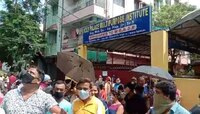 সরকারের অনুরোধেও অনড় বেসরকারি স্কুল, ফি কমানোর দাবিতে জেলায় জেলায় বিক্ষোভ 
