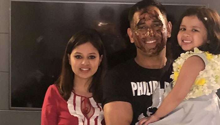 হ্যাপি বার্থ ডে ধোনি: জন্মদিনে পাপা-কে 'মিষ্টি' উপহার জিভার