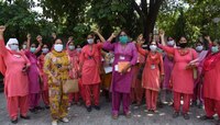 করোনা পরিস্থিতিতে অক্লান্ত পরিশ্রমেও নামমাত্র বেতন, ধর্মঘটে ৬ লক্ষ আশাকর্মী