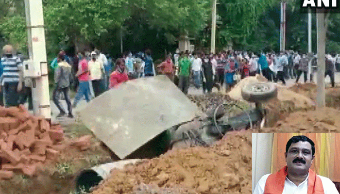 'মুখ্যমন্ত্রী চাননি তাই তৃণমূলকে দিয়ে ভণ্ডুল করে দিলেন বিশ্বভারতীর পাঁচিল তোলার কাজ'