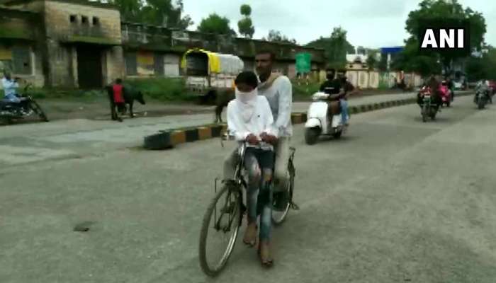 ১০৫ কিলোমিটার সাইকেল চালিয়ে ছেলেকে পরীক্ষা কেন্দ্রে পৌঁছে দিলেন বাবা