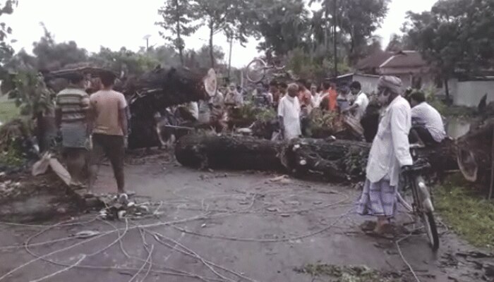 ভোররাতে বিধ্বংসী ঘূর্ণিঝড়ে দিনহাটায় তছনছ গোটা গ্রাম পঞ্চায়েত, ক্ষতিগ্রস্ত বহু বাড়ি 