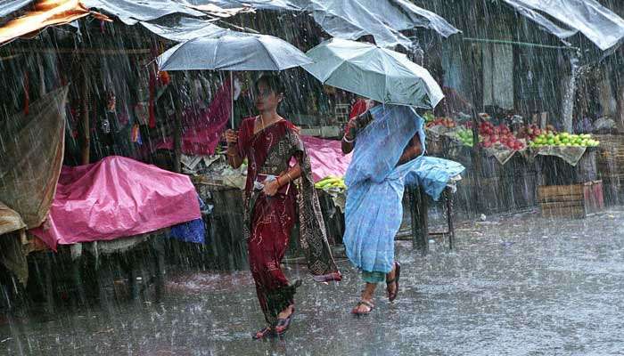 বঙ্গোপসাগরে তৈরি হচ্ছে নিম্নচাপ, রাজ্যজুড়ে ভারী থেকে অতিভারী বৃষ্টির পূর্বাভাস