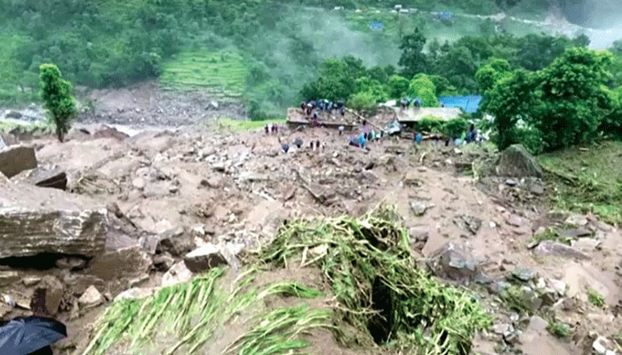 নেপালে ভয়ঙ্কর ভূমিধসে চাপা পড়ে মৃত ১২, এখনও নিখোঁজ ২১ 