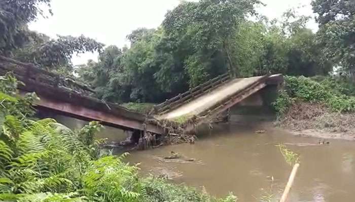 দু-বছর ধরে ভাঙা সেতু দিয়েই যাতায়াত, একের পর এক দুর্ঘটনার পর সরব ১০ হাজার গ্রামবাসী