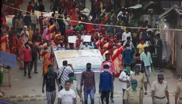 সন্দেশখালির অত্যাচারিত আদিবাসীরা প্রতিকার চেয়ে বিক্ষোভ দেখাল এসপি অফিসে