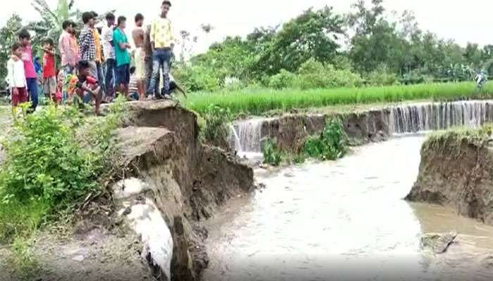 অতিবৃষ্টিতে ধুয়ে যাচ্ছে বিঘের পর বিঘে জমি, ধানক্ষেত থেকে চা-বাগান জলের তলায় সর্বস্ব