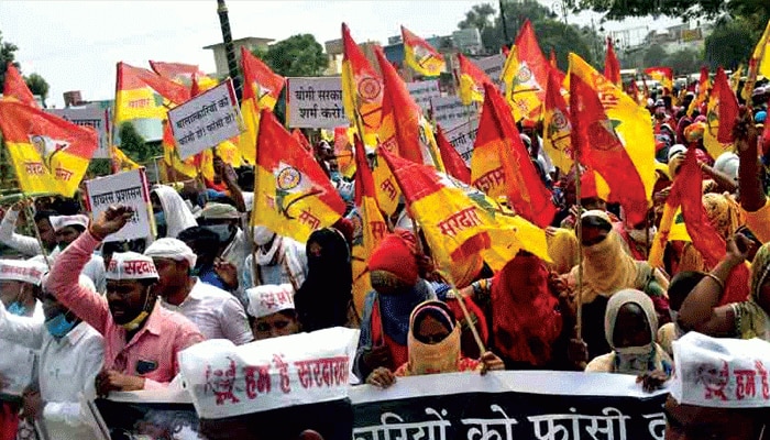 হাথরসকাণ্ডের প্রতিবাদের বাহানায় রাজ্যে হিংসা ছড়ানোর ষড়যন্ত্র! কড়া ধারায় মামলা যোগীর পুলিসের