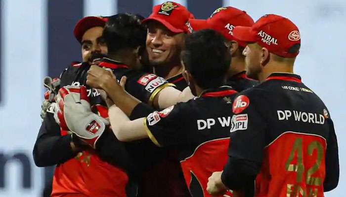 IPL 2020: নাইটদের হারিয়ে দিল্লিকে ছুঁয়ে ফেলল RCB; প্লে-অফের লড়াইয়ে কোন চার দল, জেনে নিন 