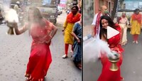 বাড়ির পুজোর বিসর্জনে রাস্তাতেই ধুনুচি নাচ অভিনেত্রী সায়ন্তনীর