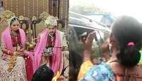 মন্দিরে বিয়ে করতে যাওয়ার পথে রূপান্তরকামীদের আশীর্বাদ নিচ্ছেন আদিত্য, ভাইরাল ভিডিয়ো