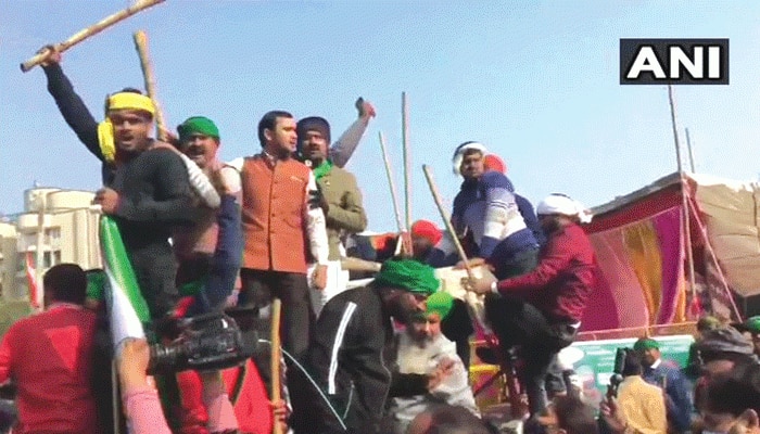 Farmers Protest: অনড় কৃষকরা, এবার অবরোধ করা হল দিল্লি-নয়ডা চিল্লা সীমান্তও