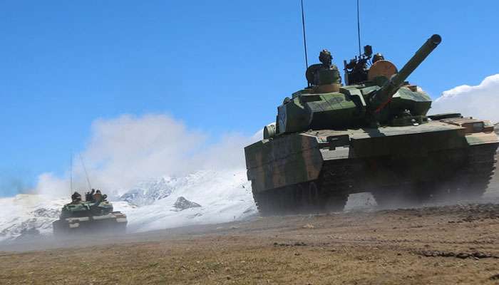 ফের সংঘর্ষের আশঙ্কা, Indian- Army-র দখলে থাকা শৃঙ্গের সামনে Tank রাখল চিন