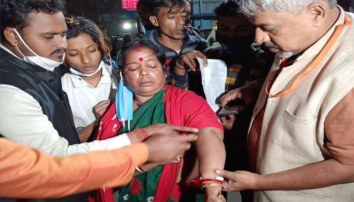 কম্বল বিতরণ অনুষ্ঠানে বাঁশ-রড দিয়ে বেধড়ক মার BJP কর্মীদের, অভিযোগ তৃণমূলের বিরুদ্ধে