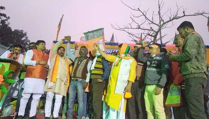 নদিয়া TMC-তে বড়সড় ভাঙন! BJP-তে যোগ দিলেন ৩০০ কর্মী, অধিকাংশই সংখ্যালঘু নদিয়া TMC-তে বড়সড় ভাঙন! BJP-তে যোগ দিলেন ৩০০ কর্মী, অধিকাংশই সংখ্যালঘু