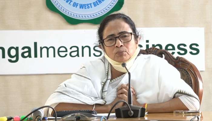স্মার্টফোনের মতো স্মার্ট থেকো, পড়ুয়াদের ১০ হাজার টাকা করে দিয়ে পরামর্শ Mamata-র 