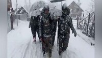 বরফে আটকে পড়া মা ও সদ্যোজাতকে উদ্ধার Indian Army-র, জওয়ানরা জিতলেন হৃদয়