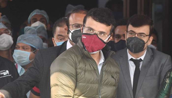 ভাল আছেন, চিকিৎসকদের পরামর্শে কেবিনে হাঁটাচলা করলেন Sourav Ganguly