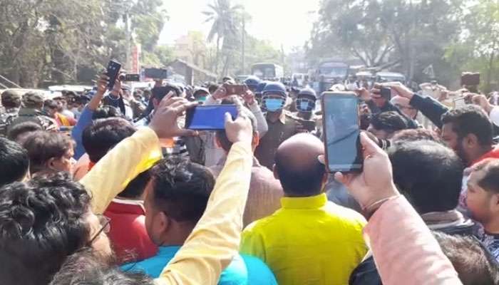 BJP-র পরিবর্তন রথযাত্রা আটকাল পুলিস, বেলডাঙায় প্রবল উত্তেজনা