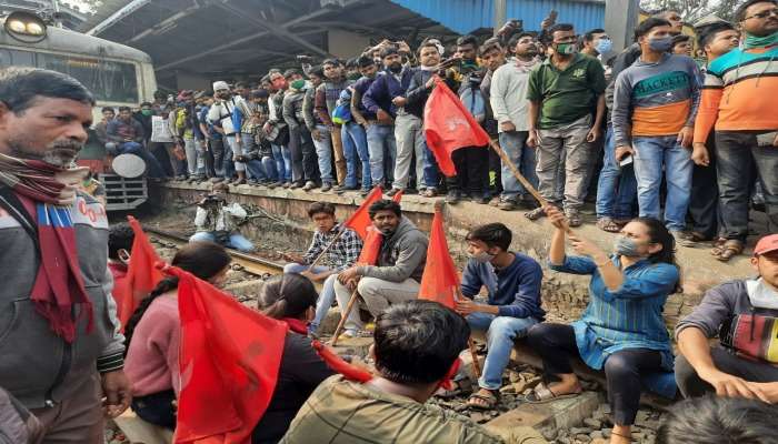 যাদবপুর, ডোমজুড়, কাঁচরাপাড়ায় রেল অবরোধ