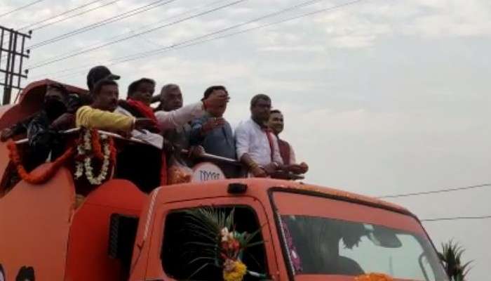 BJP-র রথযাত্রাকে কেন্দ্র করে ধুন্ধুমার মিনাখাঁয়, Dilip Ghosh-র কনভয়ে বোমাবাজির অভিযোগ