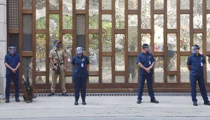 &#039;টাকা ট্রান্সফার করো&#039;, বিস্ফোরকের দায় নিয়ে মুকেশ আম্বানিকে হুমকি Jaish-Ul-Hind-এর