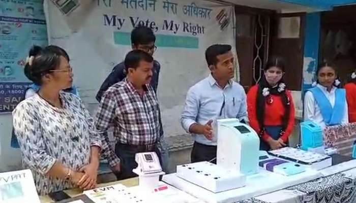 ভোটারদের সচেতনতায় মডেল EVM তৈরি করে তাক লাগাল নাগরাকাটার পড়ুয়ারা