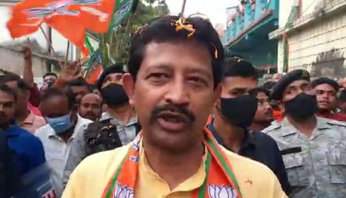 West Bengal Election 2021:ডোমজুড়ে ভোটের প্রচারে Rajib,পদযাত্রায় ফুল ছুঁড়ে অভ্যর্থনা স্থানীয়দের 