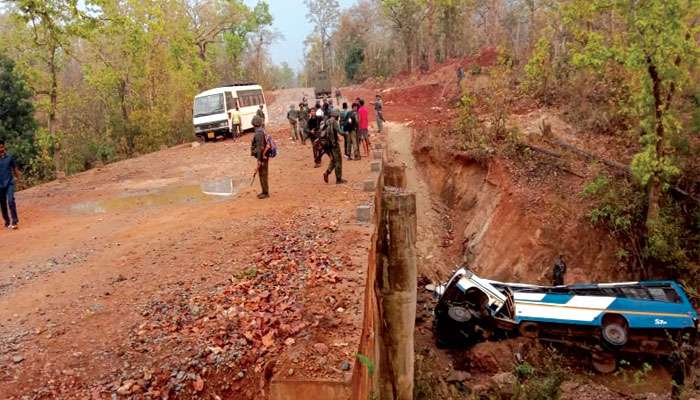 ছত্তীসগড়ে ভয়ঙ্কর IED বিস্ফেরণে উড়ে গেল জওয়ানদের বাস; শহিদ ৪, আহত বহু
