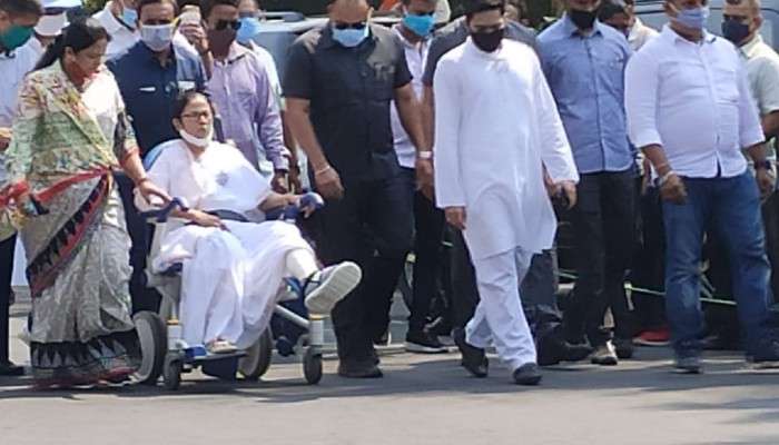 West Bengal Election 2021: পয়লা বৈশাখে হুইলচেয়ারে চেপে ফের পথে Mamata, কলকাতায় রোড-শো 