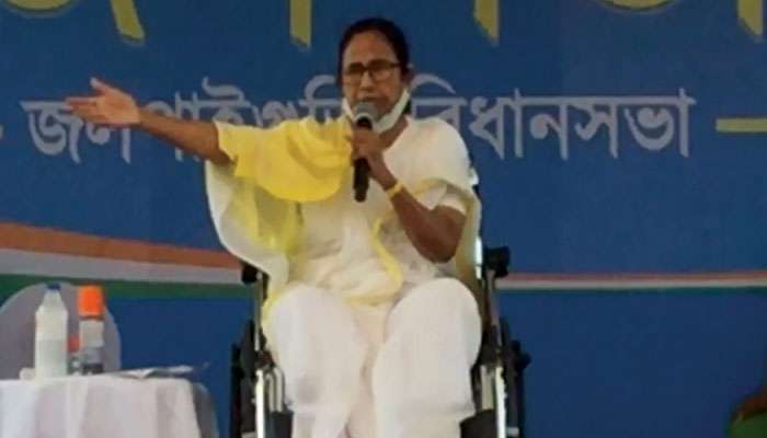 WB Assembly Election 2021: কোভিডে লোক মরছে আর পার্টি অফিস থেকে ইঞ্জেকশন দিচ্ছে BJP, গুরুতর অভিযোগ Mamata-র