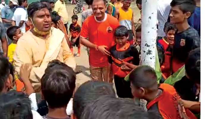 WB Assembly Election 2021: প্রচার শেষ; বারপুজো করে বিতর্কে কামারহাটির BJP প্রার্থী, সরব মদন মিত্র