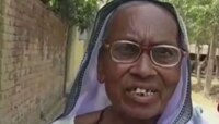 ভোট দিতে না পেরে মনখারাপ করে বুথ থেকে বেরিয়ে এলেন 'মৃত' রসুলাবিবি