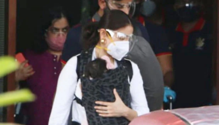 ভামিকাকে কোলে নিয়ে Anushka, ফটোগ্রাফারদের এড়াতে সামনে হাঁটলেন Virat