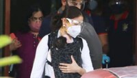 ভামিকাকে কোলে নিয়ে Anushka, ফটোগ্রাফারদের এড়াতে সামনে হাঁটলেন Virat