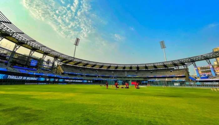 IPL 2021: করোনার ধাক্কায় টুর্নামেন্টের বাকি ম্যাচ সরতে পারে মুম্বইতে