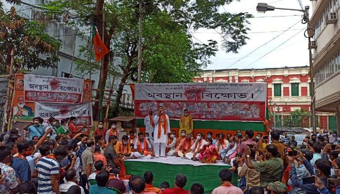 'আমাদের কথা কখন শুনবেন'! ধরনা মঞ্চে দাবি 'আক্রান্ত' BJP কর্মীদের