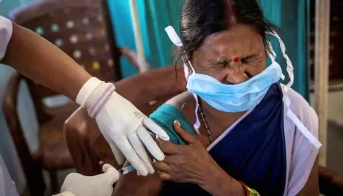 &#039;দ্বিতীয় ডোজের Vaccination অগ্রাধিকার&#039;, রাজ্যগুলিকে নির্দেশ কেন্দ্রের