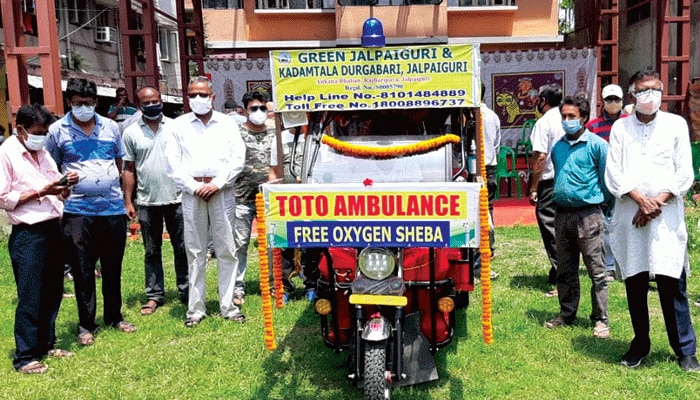 ফোন করলেই হাজির, Covid রোগীদের জন্য দুর্গাপুজো কমিটি চালু করল Toto Ambulance