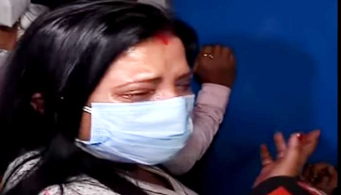 'ওঁর ওষুধ, ওঁর সব কিছু আমার কাছে,' প্রেসিডেন্সির দুয়ারে ভেঙে পড়লেন শোভনের বৈশাখী 'ওঁর ওষুধ, ওঁর সব কিছু আমার কাছে,' প্রেসিডেন্সির দুয়ারে ভেঙে পড়লেন শোভনের বৈশাখী