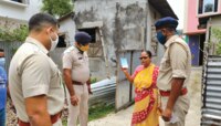 ঘরেই মিলছে ওষুধ-প্রয়োজনীয় জিনিসপত্র, বয়স্কদের পাশে বালুরঘাট পুলিসের উদ্যোগ 'প্রণাম