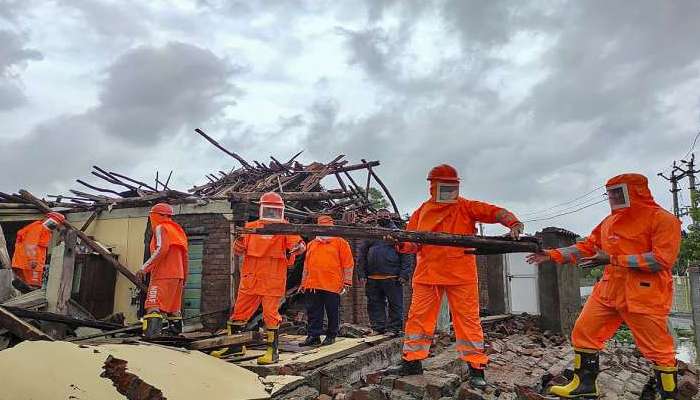খোলা হল ব্যানার, হোর্ডিং, বন্যা নিয়ন্ত্রণে লকডাউন বিধি শিথিল, প্রস্তুত প্রশাসন