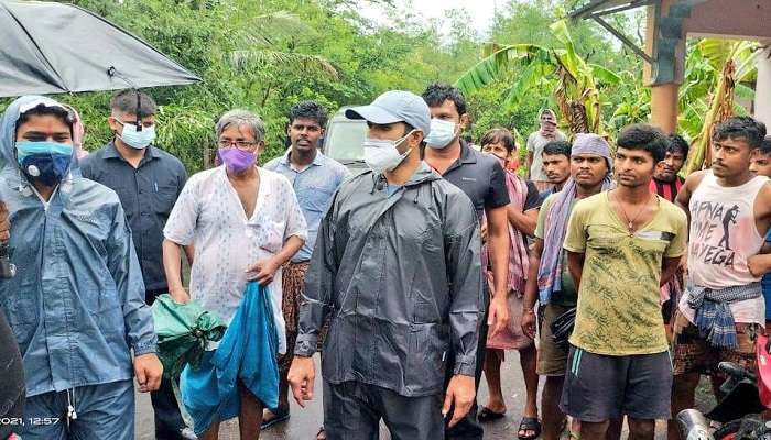  Cyclone Yaas: ময়নার ক্ষতিগ্রস্ত এলাকা ঘুরে মানুষের পাশে থাকার আশ্বাস দিলেন Ashoke Dinda